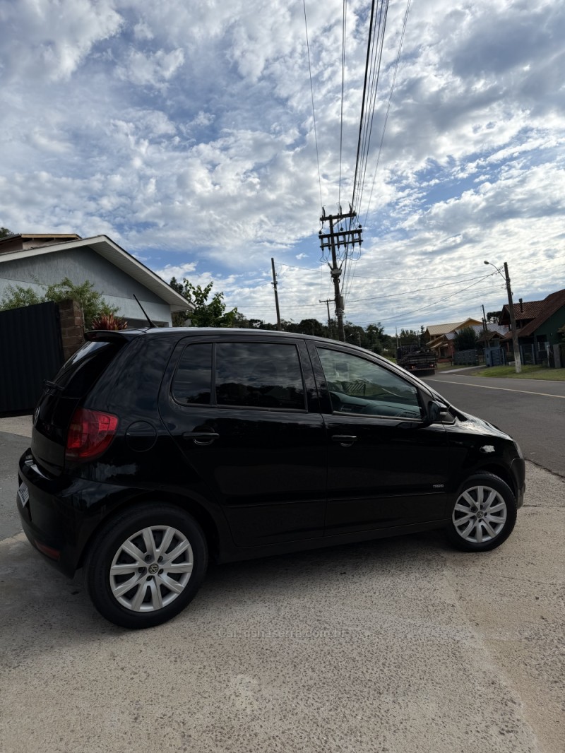 FOX 1.0 MI 8V FLEX 4P MANUAL - 2011 - NOVA PETRóPOLIS