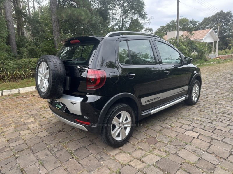 CROSSFOX 1.6 MI FLEX 8V 4P MANUAL - 2011 - NOVA PRATA
