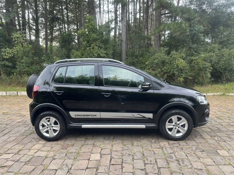 CROSSFOX 1.6 MI FLEX 8V 4P MANUAL - 2011 - NOVA PRATA