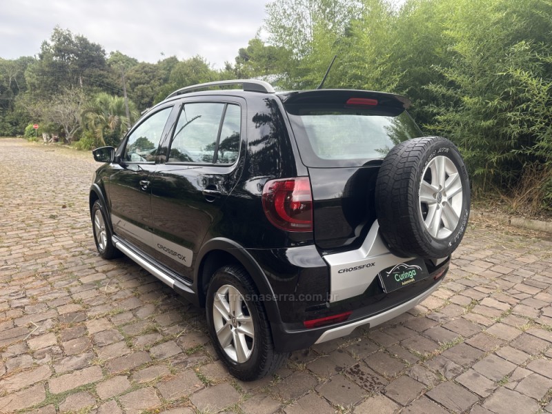 CROSSFOX 1.6 MI FLEX 8V 4P MANUAL - 2011 - NOVA PRATA