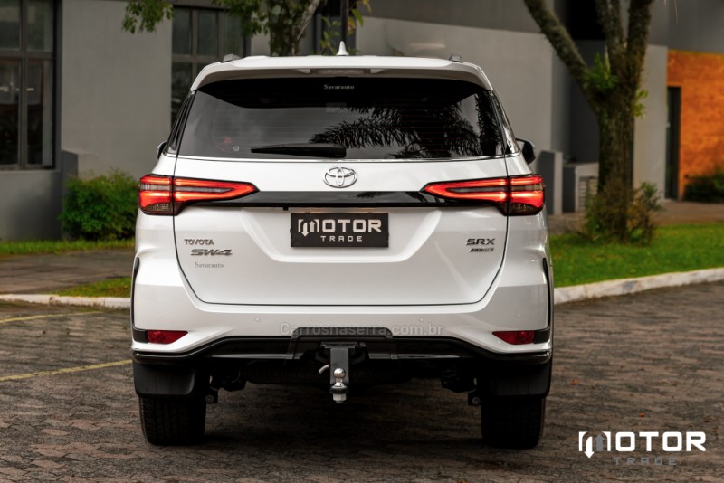 HILUX SW4 2.8 4X4 SRX PLATINUM TURBO 7 LUGARES DIESEL 4P AUTOMÁTICO - 2024 - PORTO ALEGRE