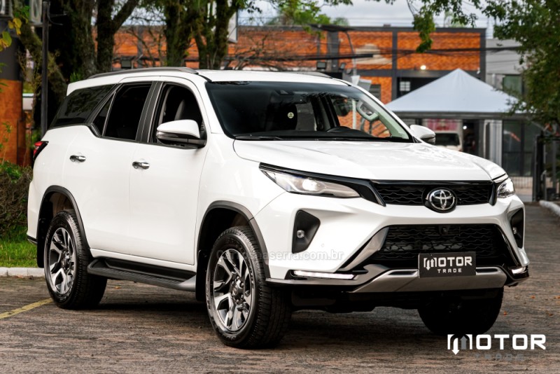 HILUX SW4 2.8 4X4 SRX PLATINUM TURBO 7 LUGARES DIESEL 4P AUTOMÁTICO - 2024 - PORTO ALEGRE