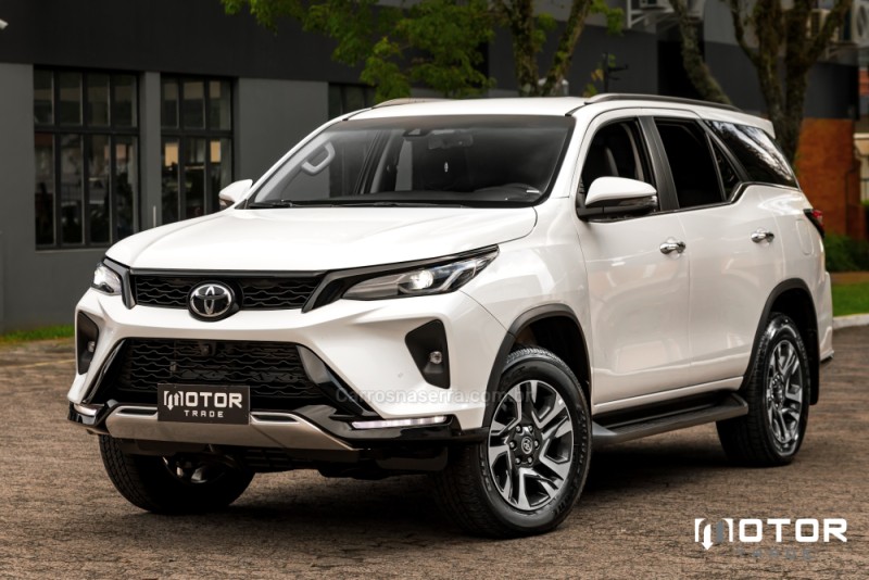 HILUX SW4 2.8 4X4 SRX PLATINUM TURBO 7 LUGARES DIESEL 4P AUTOMÁTICO - 2024 - PORTO ALEGRE