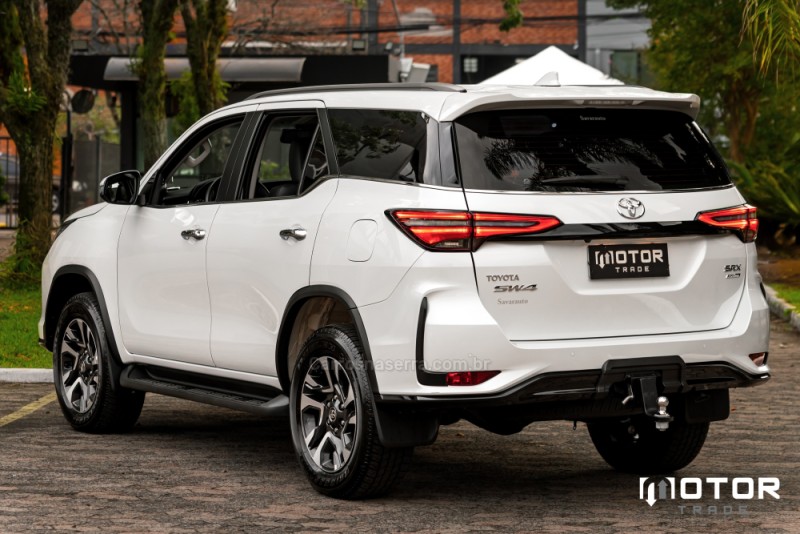 HILUX SW4 2.8 4X4 SRX PLATINUM TURBO 7 LUGARES DIESEL 4P AUTOMÁTICO - 2024 - PORTO ALEGRE