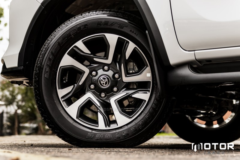 HILUX SW4 2.8 4X4 SRX PLATINUM TURBO 7 LUGARES DIESEL 4P AUTOMÁTICO - 2024 - PORTO ALEGRE