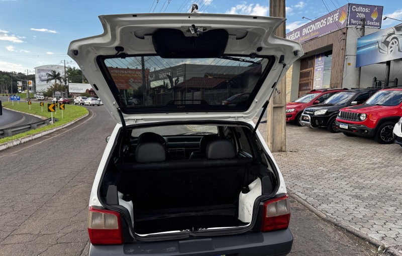 UNO 1.0 MPI MILLE FIRE ECONOMY 8V FLEX 4P MANUAL - 2011 - DOIS IRMãOS