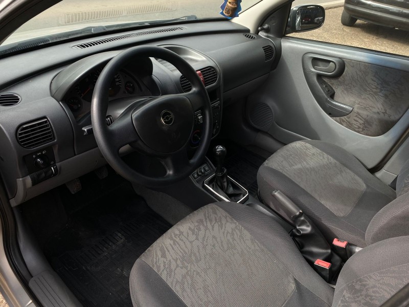 CORSA 1.8 MPFI PREMIUM SEDAN 8V FLEX 4P MANUAL - 2005 - VACARIA