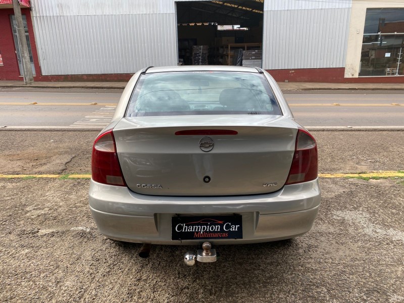 CORSA 1.8 MPFI PREMIUM SEDAN 8V FLEX 4P MANUAL - 2005 - VACARIA