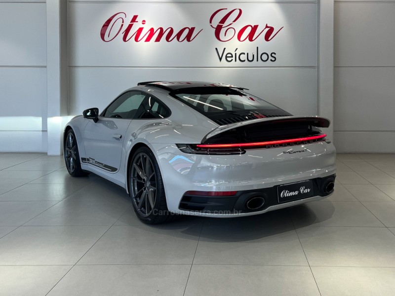 911 3.0 CARRERA T COUPÉ AUTOMÁTICO - 2024 - FLORES DA CUNHA