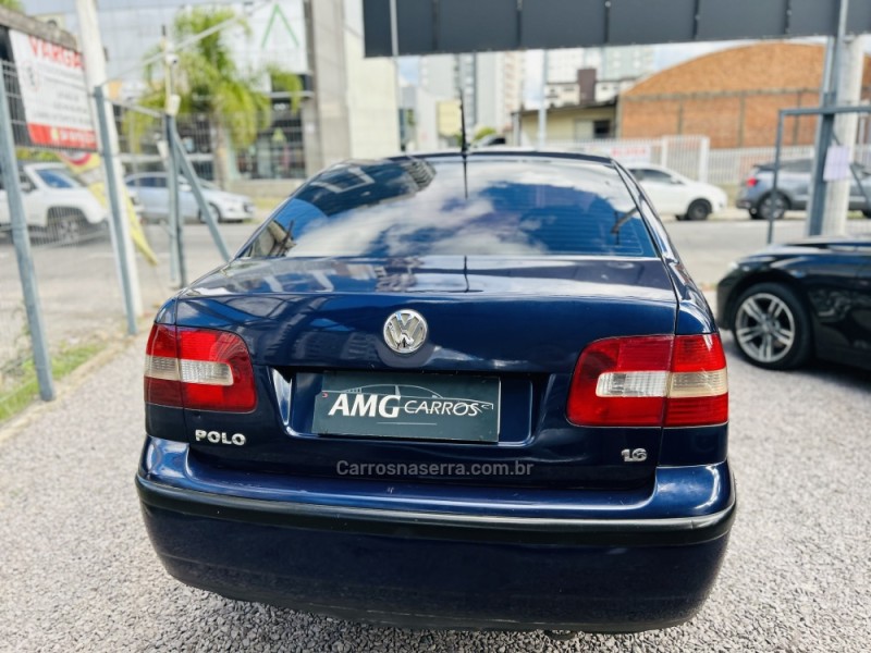 POLO SEDAN 1.6 MI 8V FLEX 4P MANUAL - 2005 - CAXIAS DO SUL