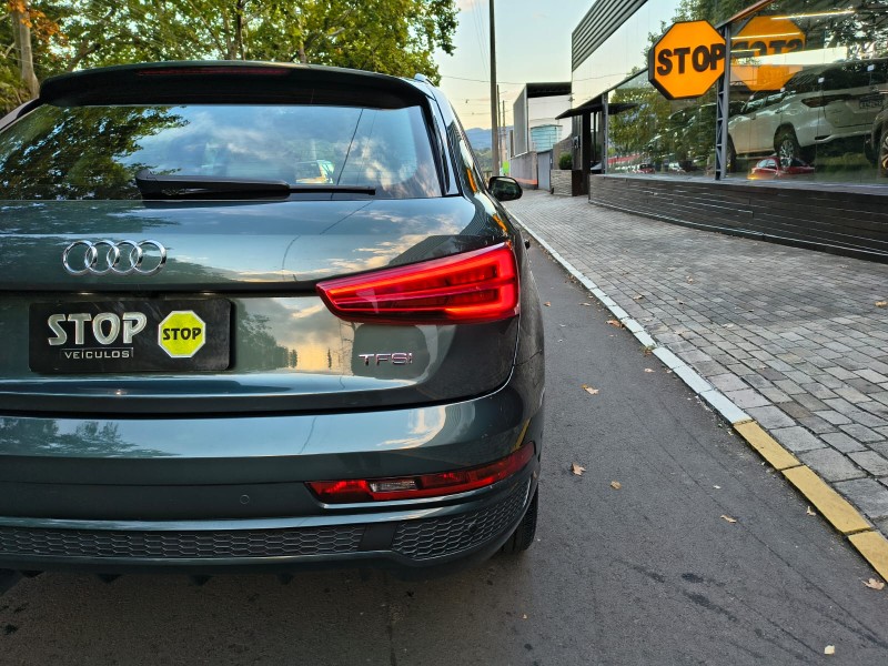 Q3 1.4 TFSI AMBIENTE FLEX 4P S TRONIC - 2018 - DOIS IRMãOS