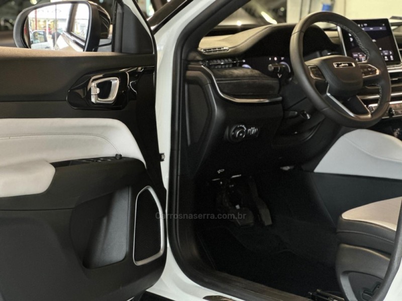 COMMANDER 1.3 LIMITED T270 16V 4X2 TURBO FLEX 4P AUTOMÁTICO - 2023 - NOVO HAMBURGO