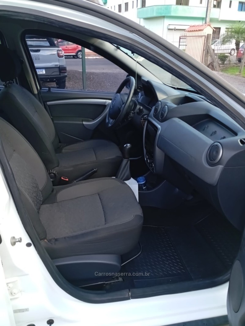 DUSTER 1.6 DYNAMIQUE 4X2 16V FLEX 4P MANUAL - 2015 - PICADA CAFé