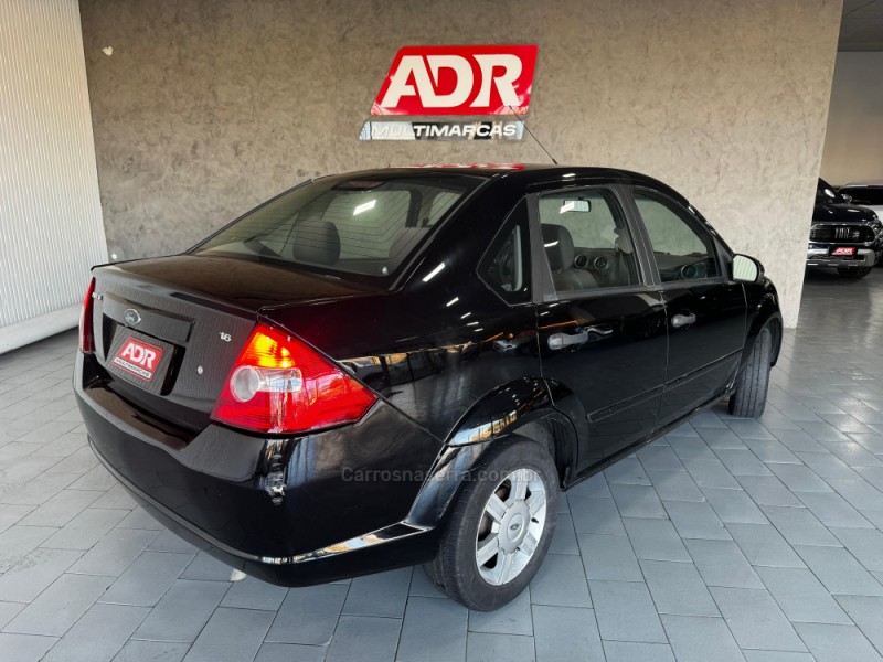 FIESTA 1.6 SE SEDAN 16V FLEX 4P MANUAL - 2005 - CAXIAS DO SUL