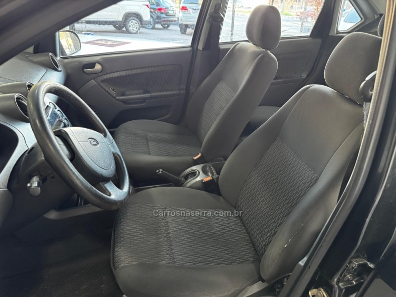 FIESTA 1.6 SE SEDAN 16V FLEX 4P MANUAL - 2005 - CAXIAS DO SUL