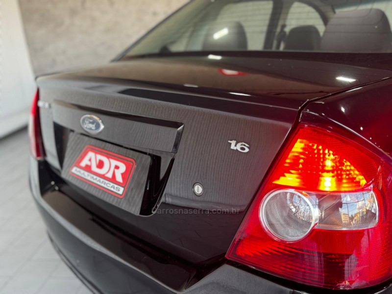 FIESTA 1.6 SE SEDAN 16V FLEX 4P MANUAL - 2005 - CAXIAS DO SUL