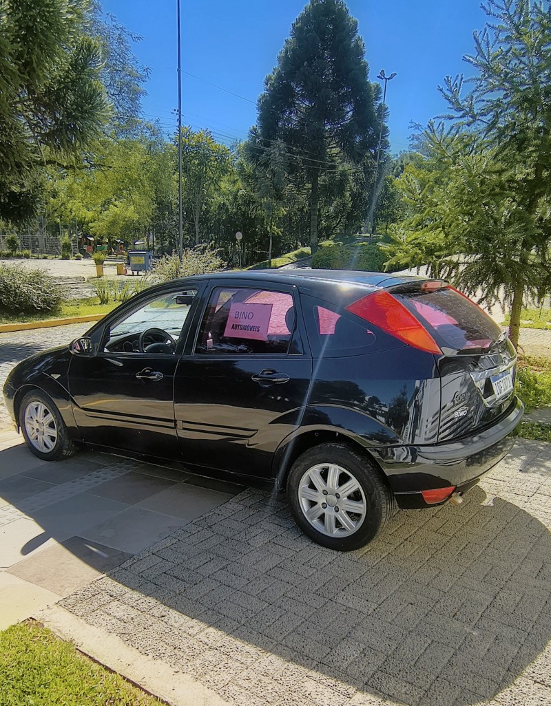 FOCUS 1.6 GLX 8V FLEX 4P MANUAL - 2009 - FARROUPILHA