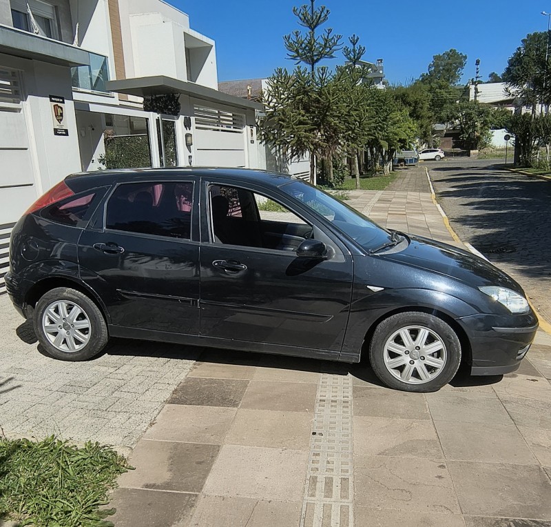 FOCUS 1.6 GLX 8V FLEX 4P MANUAL - 2009 - FARROUPILHA