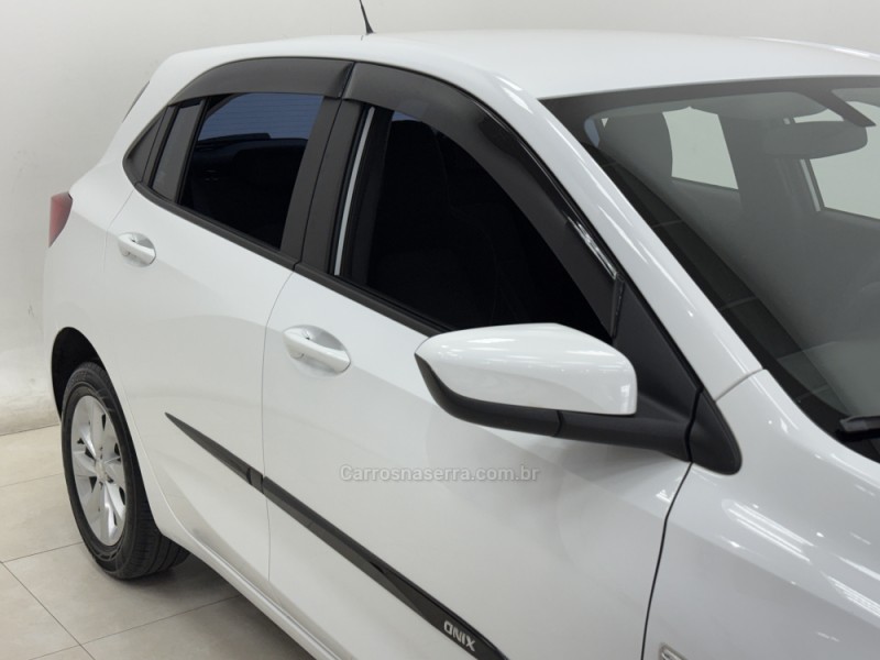 ONIX 1.0 LT 12V TURBO FLEX 4P MANUAL - 2023 - SANTA CRUZ DO SUL