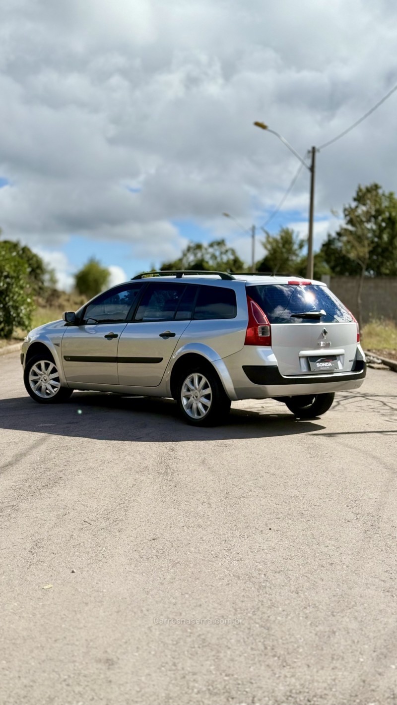 MÉGANE 1.6 EXPRESSION GRAND TOUR 16V FLEX 4P MANUAL - 2011 - FLORES DA CUNHA