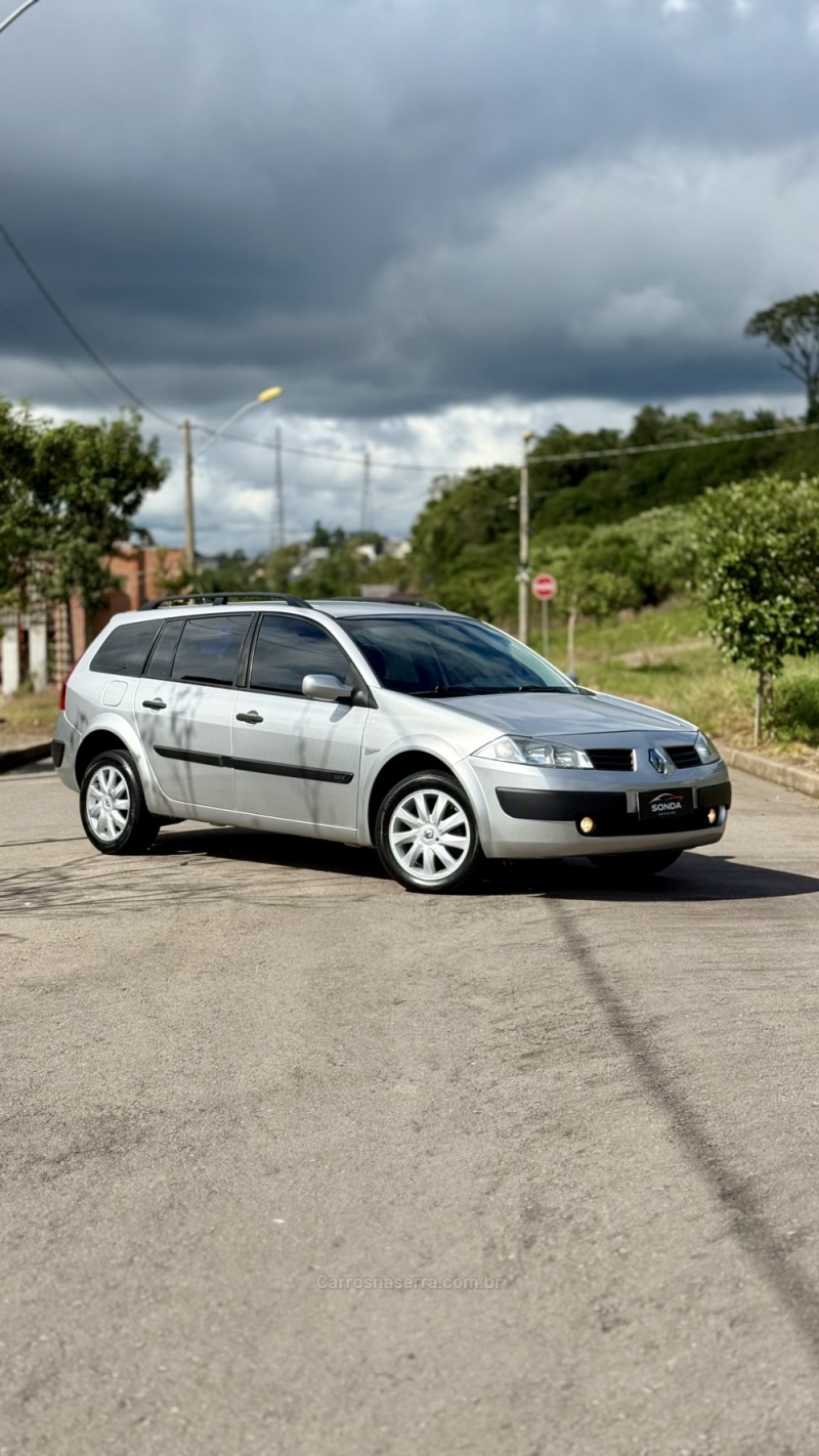 MÉGANE 1.6 EXPRESSION GRAND TOUR 16V FLEX 4P MANUAL - 2011 - FLORES DA CUNHA