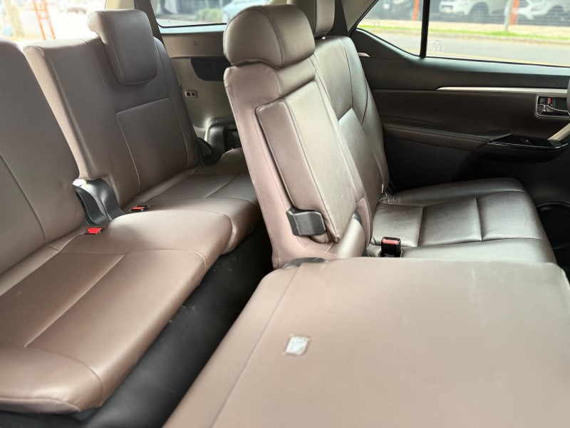 HILUX SW4 2.8 SRX 4X4 7 LUGARES 16V TURBO INTERCOOLER DIESEL 4P AUTOMÁTICO - 2016 - TRêS COROAS