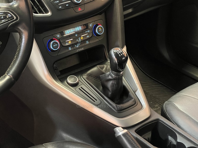 FOCUS 1.6 SE PLUS 16V FLEX 4P MANUAL - 2017 - BENTO GONçALVES