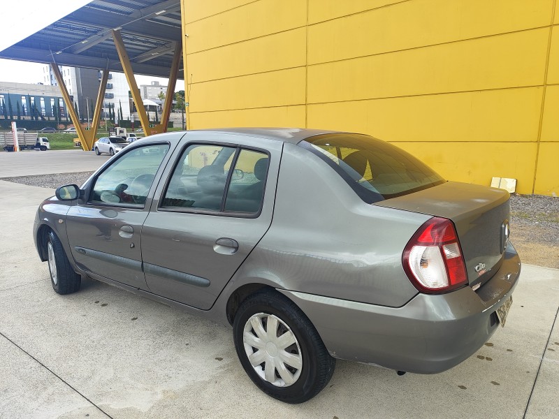 CLIO 1.0 AUTHENTIQUE SEDAN 16V GASOLINA 4P MANUAL - 2005 - FARROUPILHA