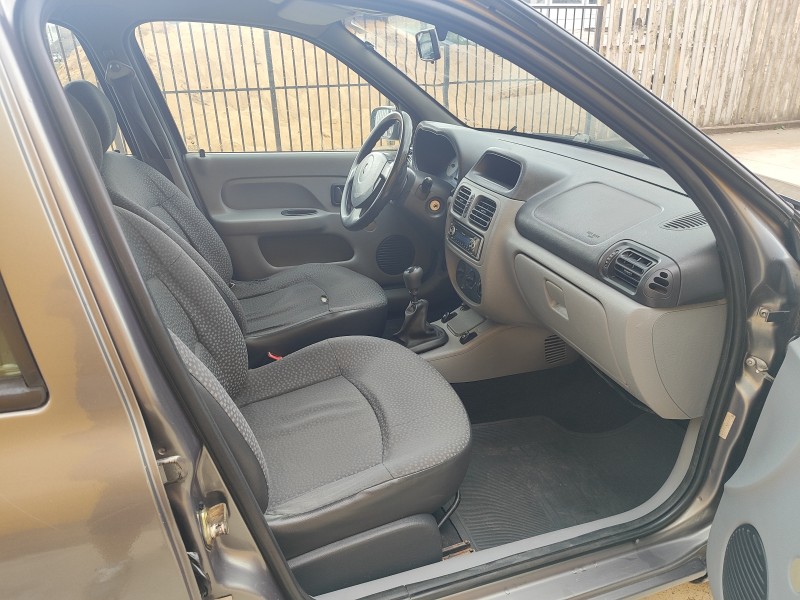 CLIO 1.0 AUTHENTIQUE SEDAN 16V GASOLINA 4P MANUAL - 2005 - FARROUPILHA