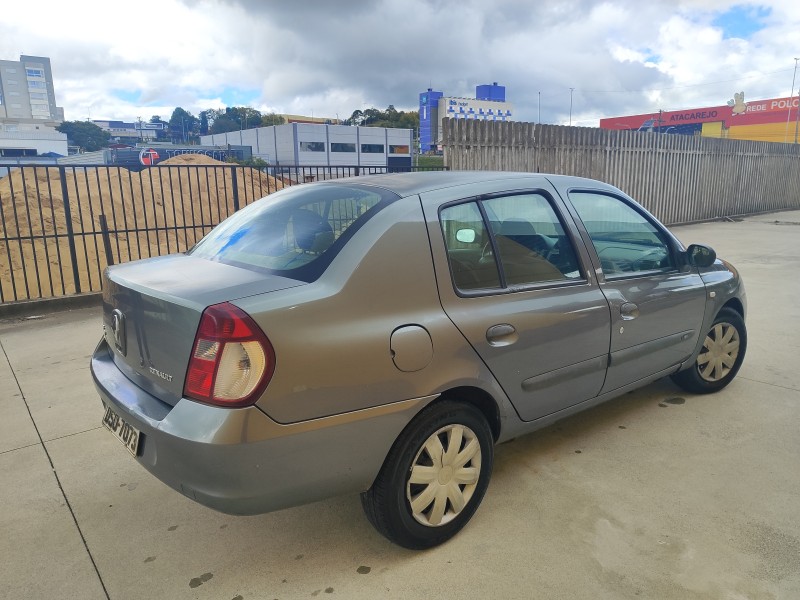 CLIO 1.0 AUTHENTIQUE SEDAN 16V GASOLINA 4P MANUAL - 2005 - FARROUPILHA