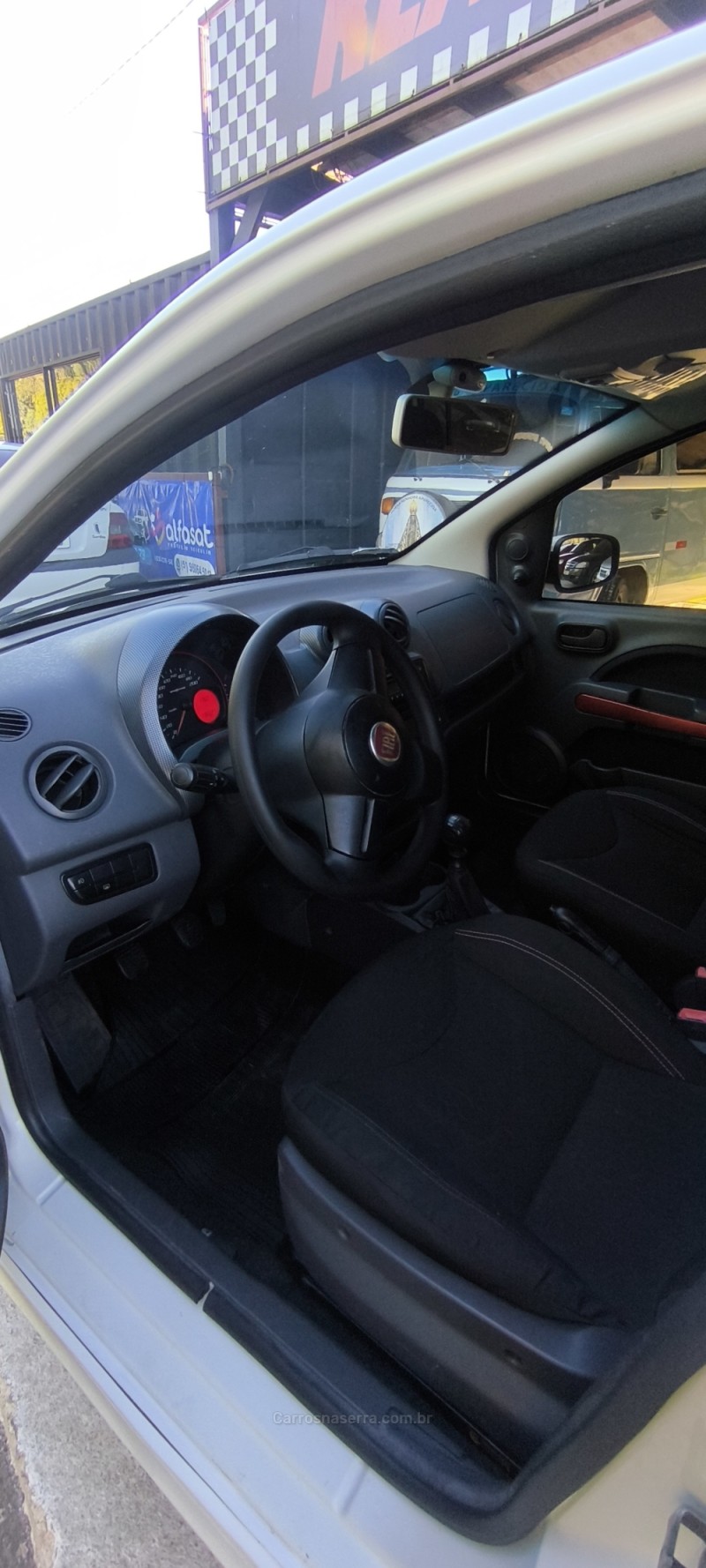 UNO 1.4 EVO SPORTING 8V FLEX 4P MANUAL - 2013 - SãO PEDRO DA SERRA