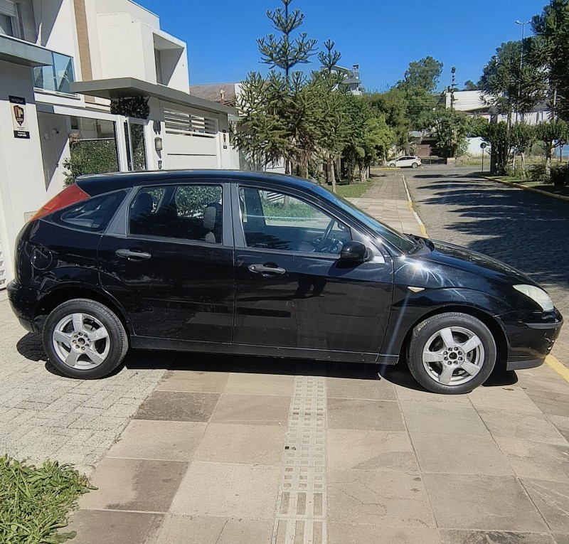 FOCUS 1.6 GLX 8V FLEX 4P MANUAL - 2007 - FARROUPILHA