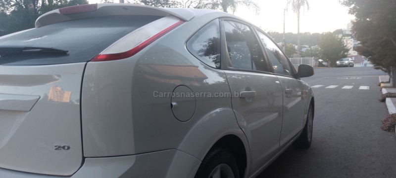 FOCUS 2.0 GLX 16V FLEX 4P MANUAL - 2009 - FARROUPILHA