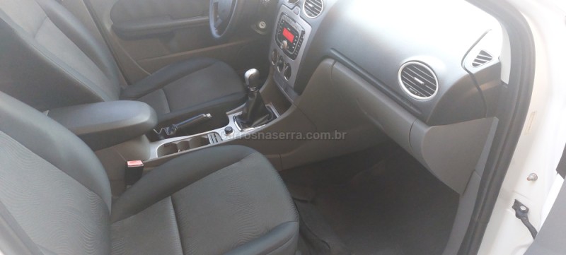 FOCUS 2.0 GLX 16V FLEX 4P MANUAL - 2009 - FARROUPILHA