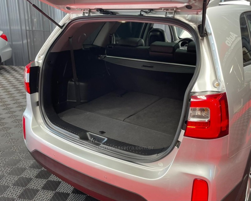 SORENTO EX 3.5 L V6 4X4 AUTOMÁTICO - 2015 - VACARIA