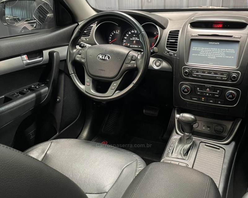 SORENTO EX 3.5 L V6 4X4 AUTOMÁTICO - 2015 - VACARIA