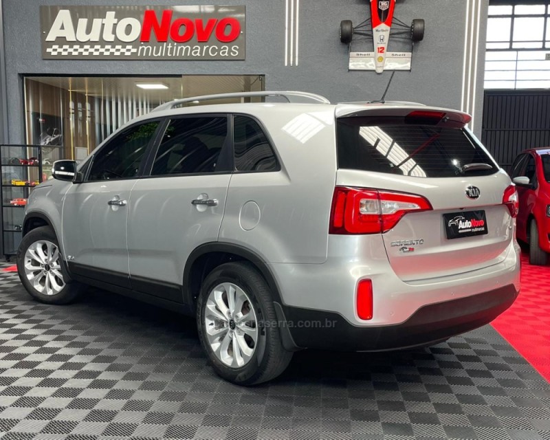 SORENTO EX 3.5 L V6 4X4 AUTOMÁTICO - 2015 - VACARIA