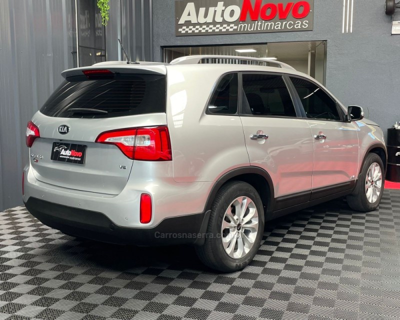 SORENTO EX 3.5 L V6 4X4 AUTOMÁTICO - 2015 - VACARIA