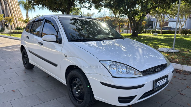 FOCUS 1.6 GL 8V GASOLINA 4P MANUAL - 2005 - BENTO GONçALVES