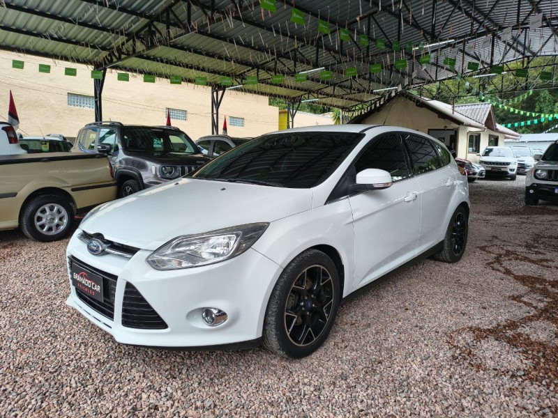 FOCUS 2.0 TITANIUM 16V FLEX 4P AUTOMÁTICO - 2014 - CANELA
