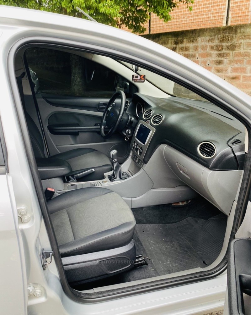 FOCUS 1.6 GLX SIGMA 16V FLEX 4P MANUAL - 2013 - FARROUPILHA