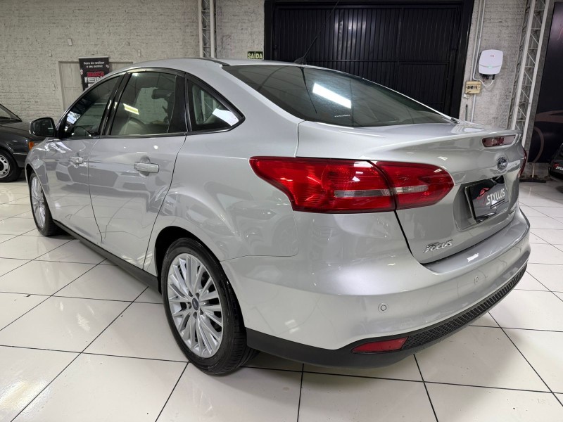 FOCUS 2.0 TITANIUM PLUS FASTBACK 16V FLEX 4P AUTOMÁTICO - 2018 - ESTâNCIA VELHA
