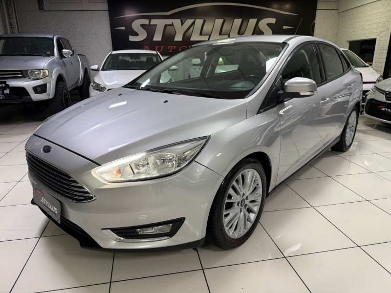 FOCUS 2.0 TITANIUM PLUS FASTBACK 16V FLEX 4P AUTOMÁTICO