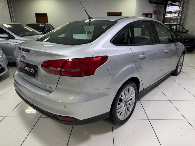 FOCUS 2.0 TITANIUM PLUS FASTBACK 16V FLEX 4P AUTOMÁTICO - 2018 - ESTâNCIA VELHA