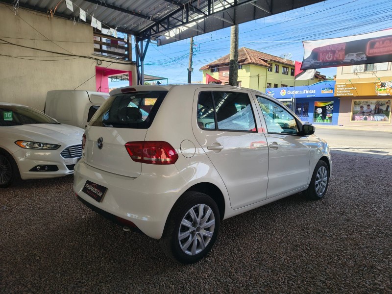 FOX 1.0 MI TRENDLINE 8V FLEX 4P MANUAL - 2015 - CANELA