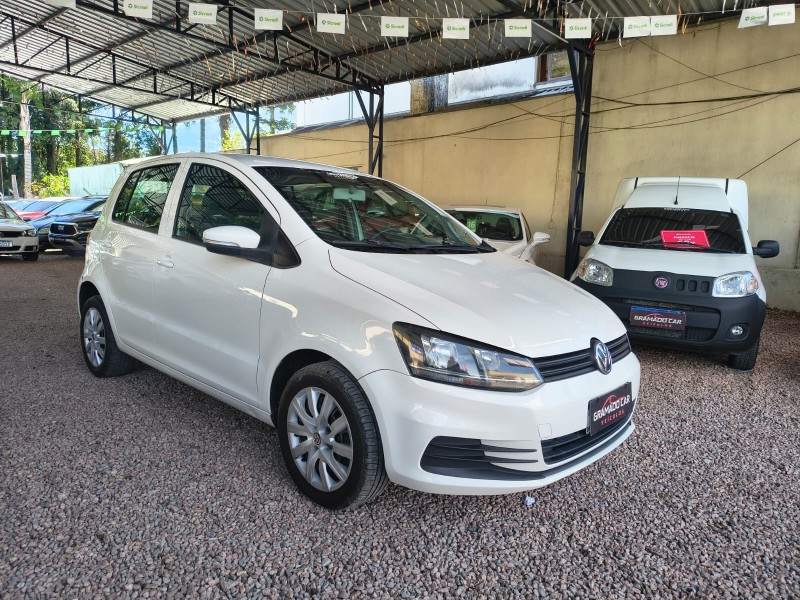 FOX 1.0 MI TRENDLINE 8V FLEX 4P MANUAL - 2015 - CANELA