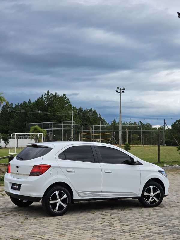 ONIX 1.4 MPFI LT 8V FLEX 4P MANUAL - 2015 - ANTôNIO PRADO