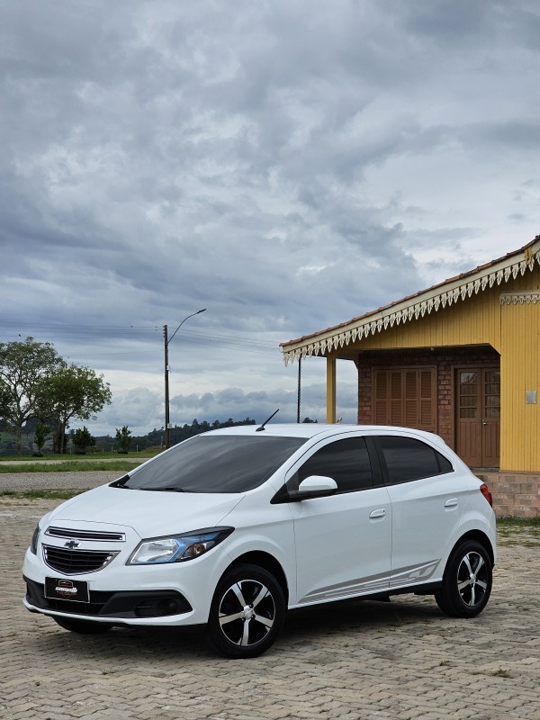 ONIX 1.4 MPFI LT 8V FLEX 4P MANUAL - 2015 - ANTôNIO PRADO