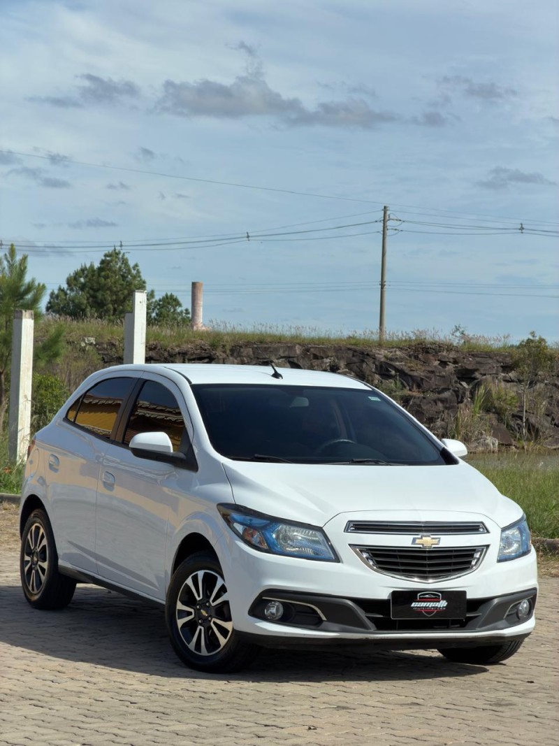 ONIX 1.4 MPFI LTZ 8V FLEX 4P MANUAL - 2014 - ANTôNIO PRADO