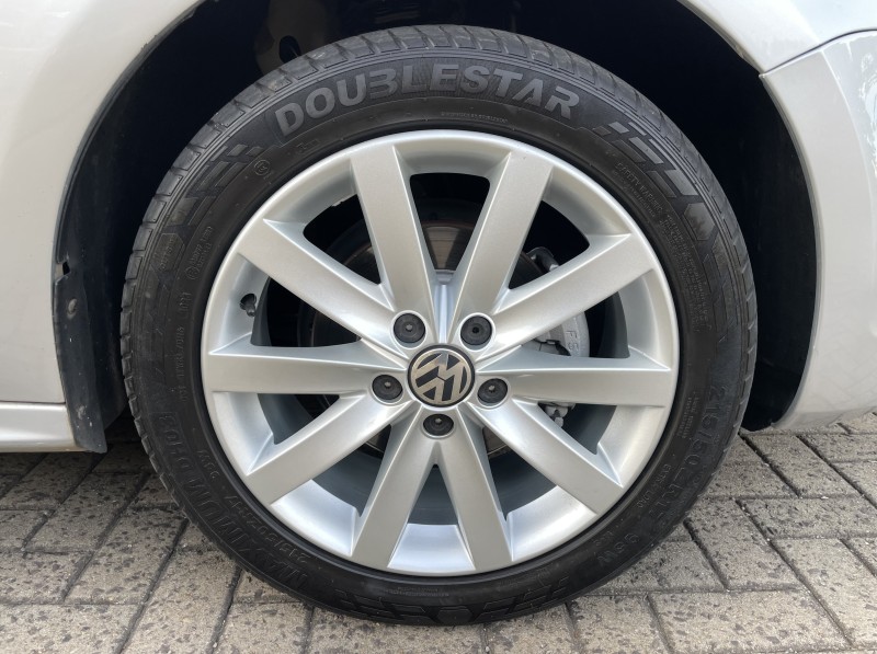 JETTA 2.0 COMFORTLINE FLEX 4P TIPTRONIC - 2014 - CAXIAS DO SUL